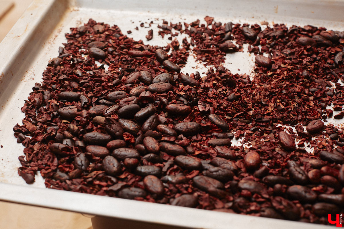 Экспериментаторы, фермеры и агрожурналисты Галина и Эдуард Кошевец подчинились требованиям деревенского дома, создали образцовое хозяйство полного цикла и вывели свою формулу счастья. Ну а мы заглянули в гости к  ним в особняк, расположенный на территории усадьбы Грибоедовых.  