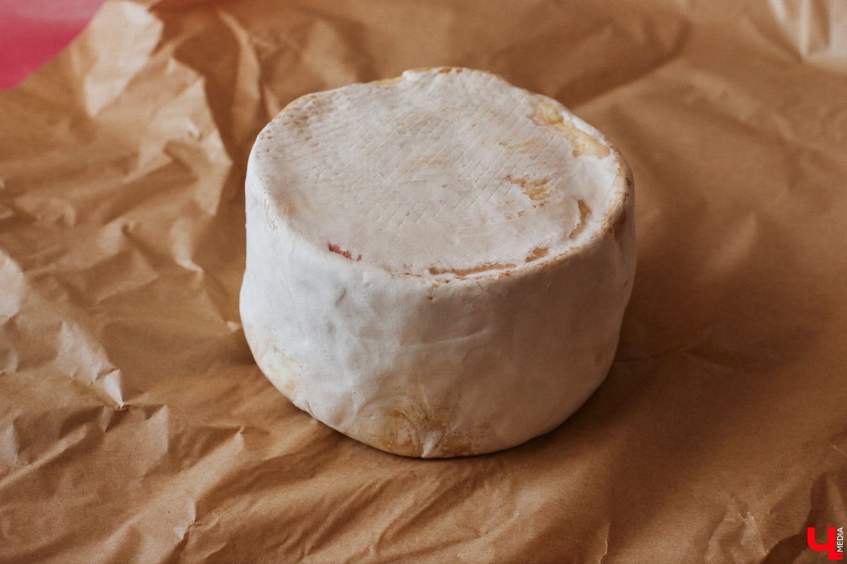 Экспериментаторы, фермеры и агрожурналисты Галина и Эдуард Кошевец подчинились требованиям деревенского дома, создали образцовое хозяйство полного цикла и вывели свою формулу счастья. Ну а мы заглянули в гости к  ним в особняк, расположенный на территории усадьбы Грибоедовых.  