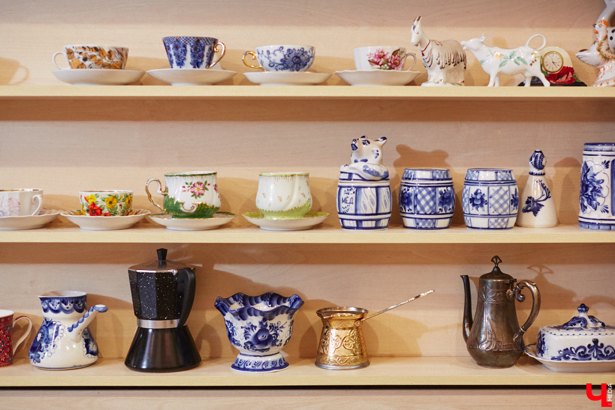 Экспериментаторы, фермеры и агрожурналисты Галина и Эдуард Кошевец подчинились требованиям деревенского дома, создали образцовое хозяйство полного цикла и вывели свою формулу счастья. Ну а мы заглянули в гости к  ним в особняк, расположенный на территории усадьбы Грибоедовых.  