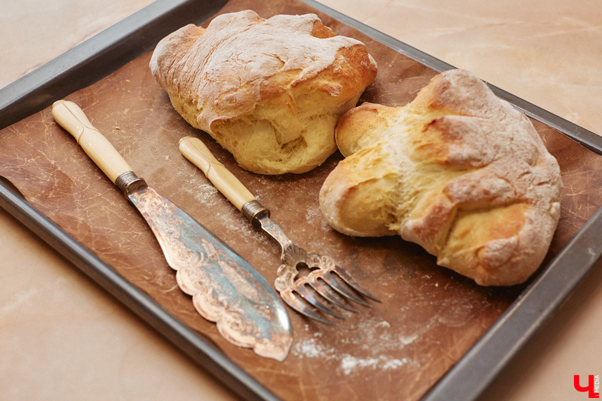 Экспериментаторы, фермеры и агрожурналисты Галина и Эдуард Кошевец подчинились требованиям деревенского дома, создали образцовое хозяйство полного цикла и вывели свою формулу счастья. Ну а мы заглянули в гости к  ним в особняк, расположенный на территории усадьбы Грибоедовых.  