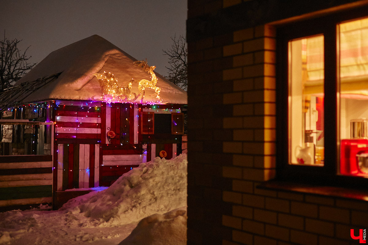 Экспериментаторы, фермеры и агрожурналисты Галина и Эдуард Кошевец подчинились требованиям деревенского дома, создали образцовое хозяйство полного цикла и вывели свою формулу счастья. Ну а мы заглянули в гости к  ним в особняк, расположенный на территории усадьбы Грибоедовых.  