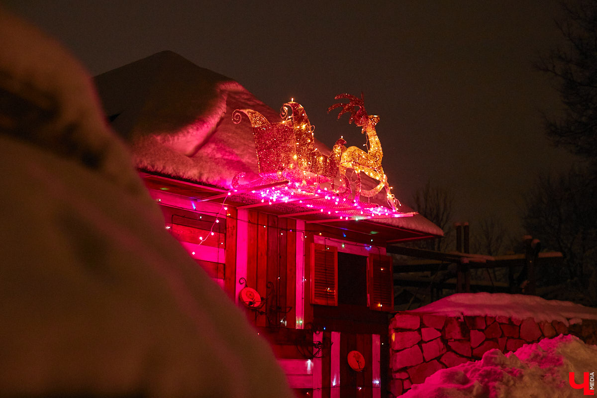 Экспериментаторы, фермеры и агрожурналисты Галина и Эдуард Кошевец подчинились требованиям деревенского дома, создали образцовое хозяйство полного цикла и вывели свою формулу счастья. Ну а мы заглянули в гости к  ним в особняк, расположенный на территории усадьбы Грибоедовых.  