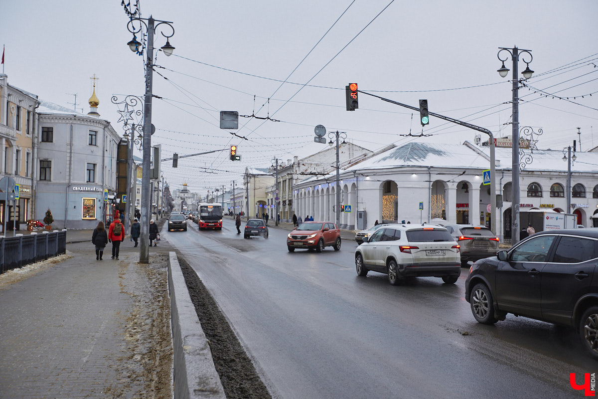 Во Владимире из-за неблагоприятных погодных условий отменили 13-й забег Дедов Морозов, поэтому завтра любимые персонажи в красных тулупах и колпаках не смогут ярко завершить новогодние торжества. Все дело в морозе. По прогнозам синоптиков, температура днем может опуститься до минус 22 градусов.