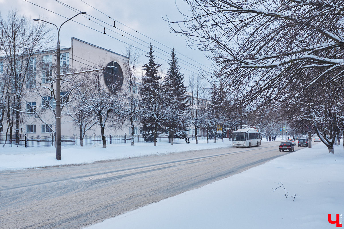 Проспект Строителей в северо-западной части Владимира соединяет широкой магистралью улицы Тракторную и Горького с Чайковского и Балакирева. Его можно считать памятником тому буму жилищного строительства, который происходил во времена Хрущева и Брежнева. Именно этот проспект стал одним из первых районов города, где на практике была реализована задача дать каждой семье свою квартиру с кухней и туалетом. Причем образцово-показательно!