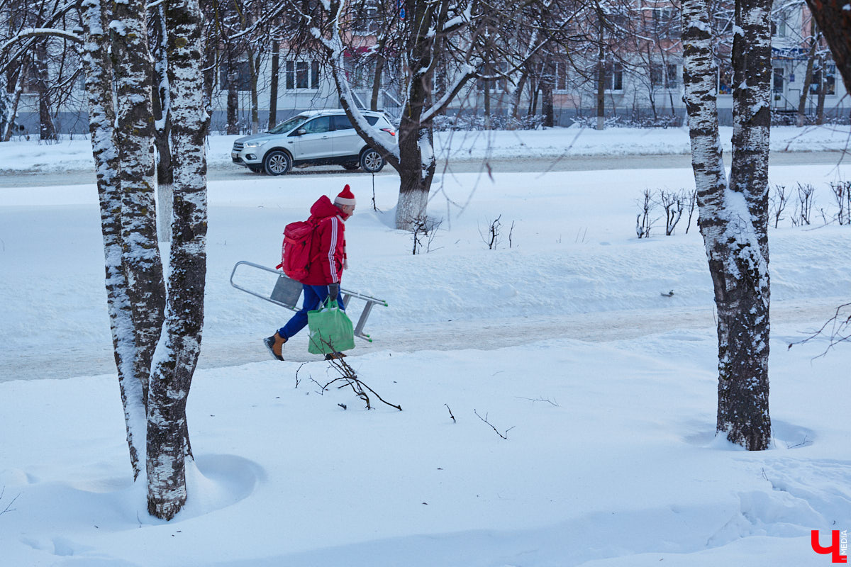 Проспект Строителей в северо-западной части Владимира соединяет широкой магистралью улицы Тракторную и Горького с Чайковского и Балакирева. Его можно считать памятником тому буму жилищного строительства, который происходил во времена Хрущева и Брежнева. Именно этот проспект стал одним из первых районов города, где на практике была реализована задача дать каждой семье свою квартиру с кухней и туалетом. Причем образцово-показательно!