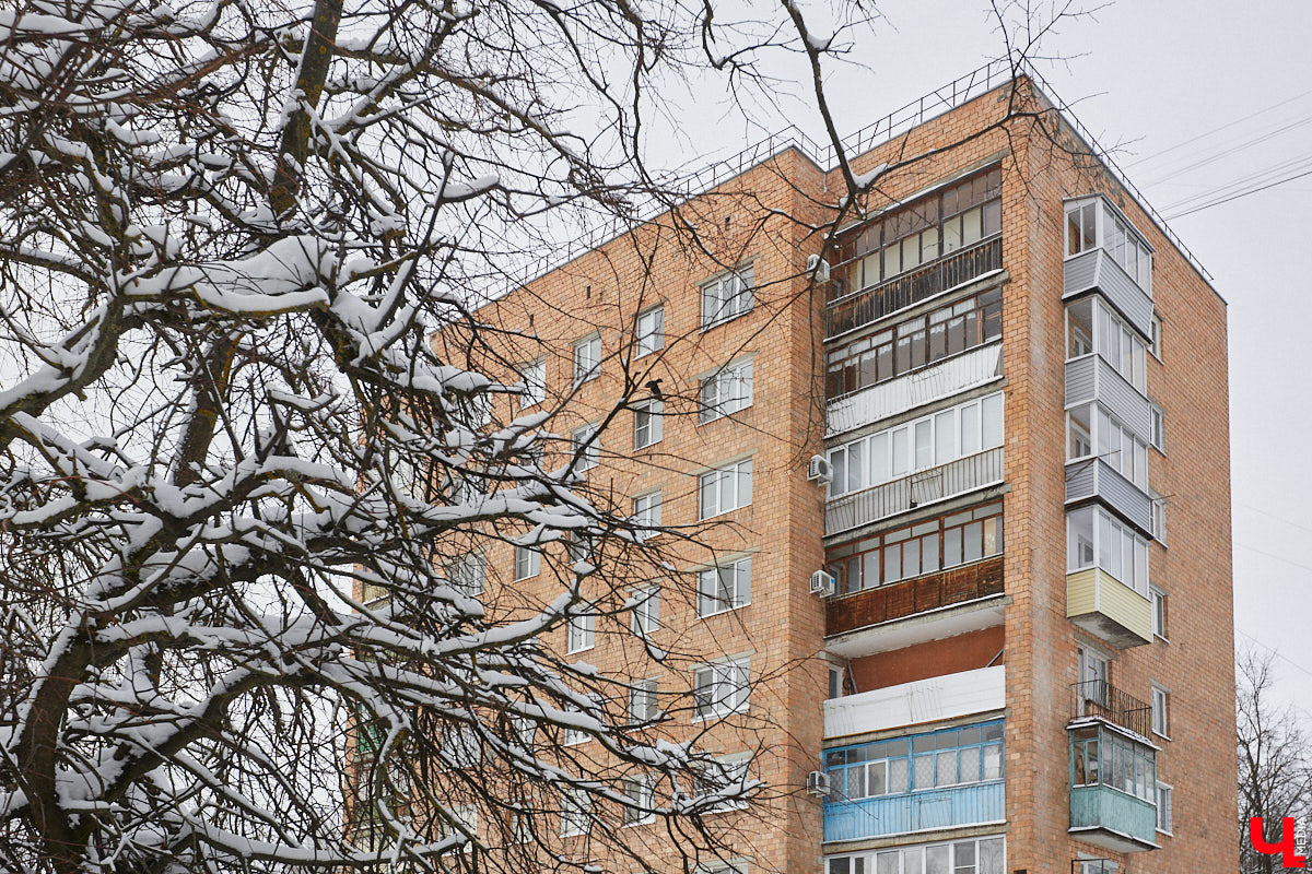 Проспект Строителей в северо-западной части Владимира соединяет широкой магистралью улицы Тракторную и Горького с Чайковского и Балакирева. Его можно считать памятником тому буму жилищного строительства, который происходил во времена Хрущева и Брежнева. Именно этот проспект стал одним из первых районов города, где на практике была реализована задача дать каждой семье свою квартиру с кухней и туалетом. Причем образцово-показательно!