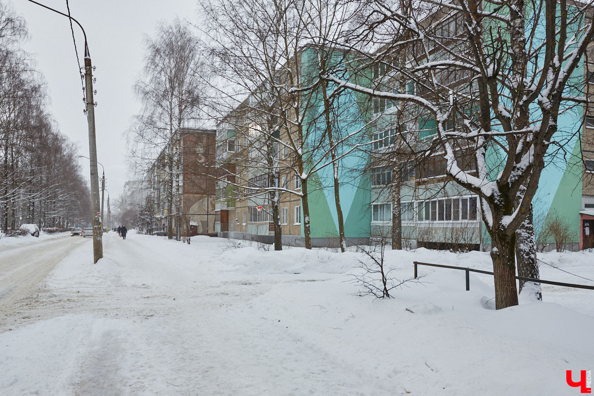 Проспект Строителей в северо-западной части Владимира соединяет широкой магистралью улицы Тракторную и Горького с Чайковского и Балакирева. Его можно считать памятником тому буму жилищного строительства, который происходил во времена Хрущева и Брежнева. Именно этот проспект стал одним из первых районов города, где на практике была реализована задача дать каждой семье свою квартиру с кухней и туалетом. Причем образцово-показательно!