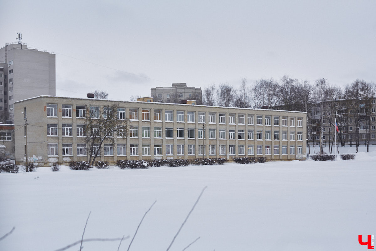 Проспект Строителей в северо-западной части Владимира соединяет широкой магистралью улицы Тракторную и Горького с Чайковского и Балакирева. Его можно считать памятником тому буму жилищного строительства, который происходил во времена Хрущева и Брежнева. Именно этот проспект стал одним из первых районов города, где на практике была реализована задача дать каждой семье свою квартиру с кухней и туалетом. Причем образцово-показательно!