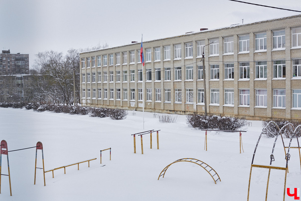 Проспект Строителей в северо-западной части Владимира соединяет широкой магистралью улицы Тракторную и Горького с Чайковского и Балакирева. Его можно считать памятником тому буму жилищного строительства, который происходил во времена Хрущева и Брежнева. Именно этот проспект стал одним из первых районов города, где на практике была реализована задача дать каждой семье свою квартиру с кухней и туалетом. Причем образцово-показательно!