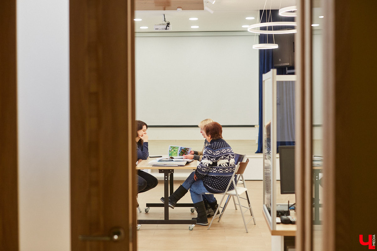 Детям под силу увидеть мир с необычного ракурса, поэтому их рисунки всегда атмосферные. Книги владимирской поэтессы Женни Вайно проиллюстрировали именно юные художники, и этот опыт оказался очень удачным. Образы из стихов ожили прямо на страницах!