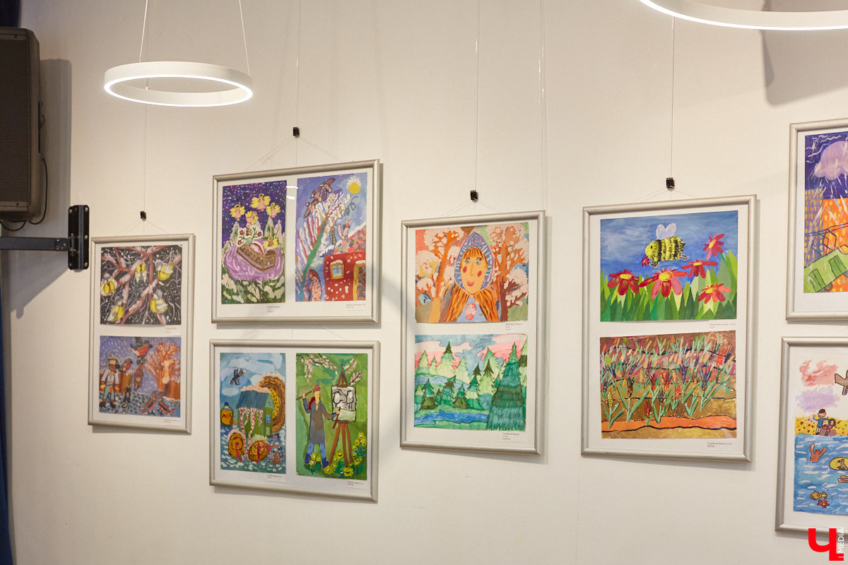 Детям под силу увидеть мир с необычного ракурса, поэтому их рисунки всегда атмосферные. Книги владимирской поэтессы Женни Вайно проиллюстрировали именно юные художники, и этот опыт оказался очень удачным. Образы из стихов ожили прямо на страницах!