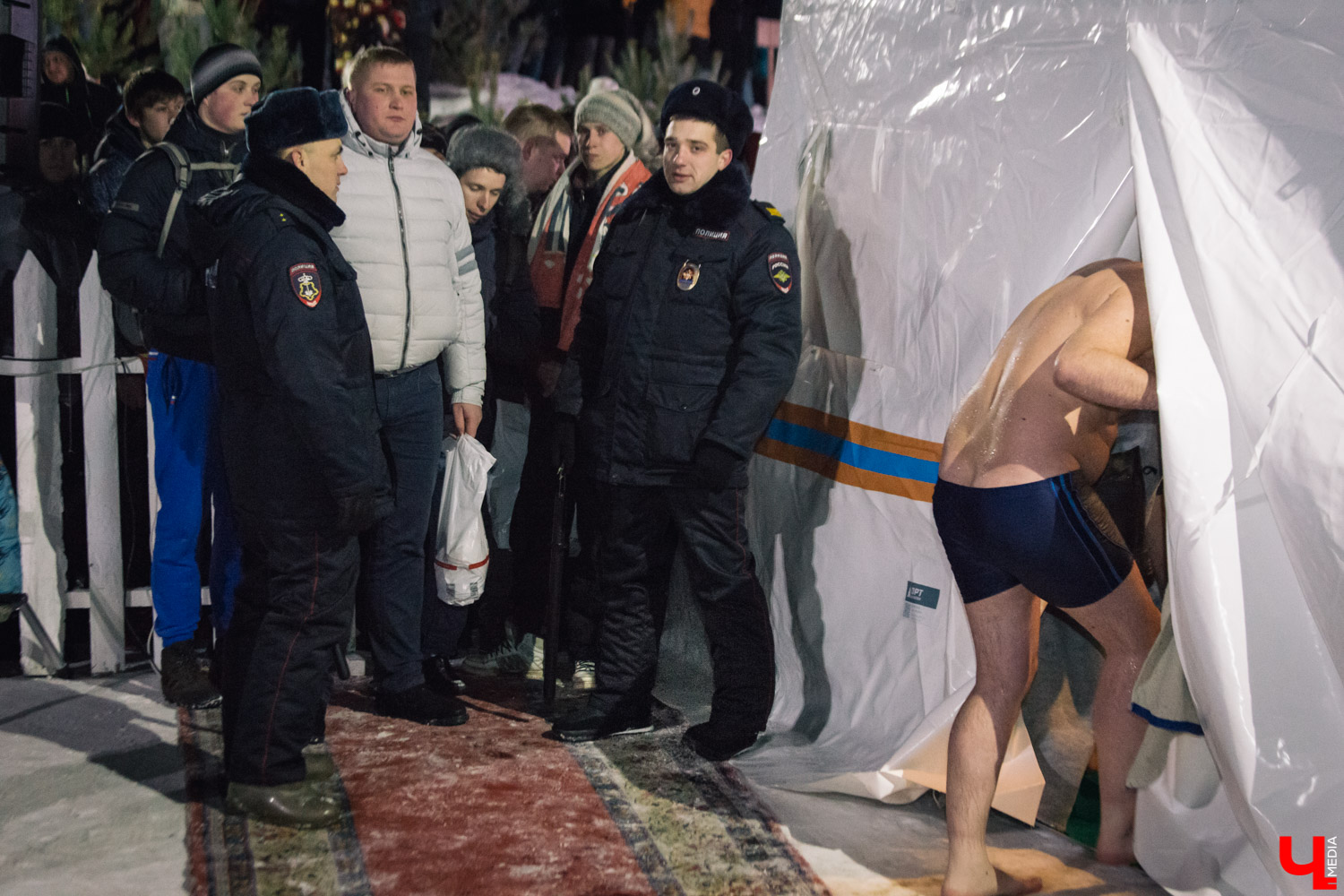 В ночь с 18 на 19 января самые морозоустойчивые владимирцы традиционным способом отметят православный праздник — Крещение. Для желающих окунуться в воду в регионе оборудуют 37 купелей. Две из них будут доступны для жителей областного центра.