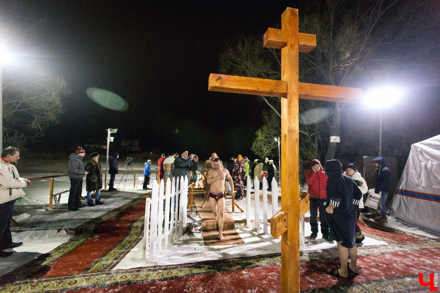 В ночь с 18 на 19 января самые морозоустойчивые владимирцы традиционным способом отметят православный праздник — Крещение. Для желающих окунуться в воду в регионе оборудуют 37 купелей. Две из них будут доступны для жителей областного центра.