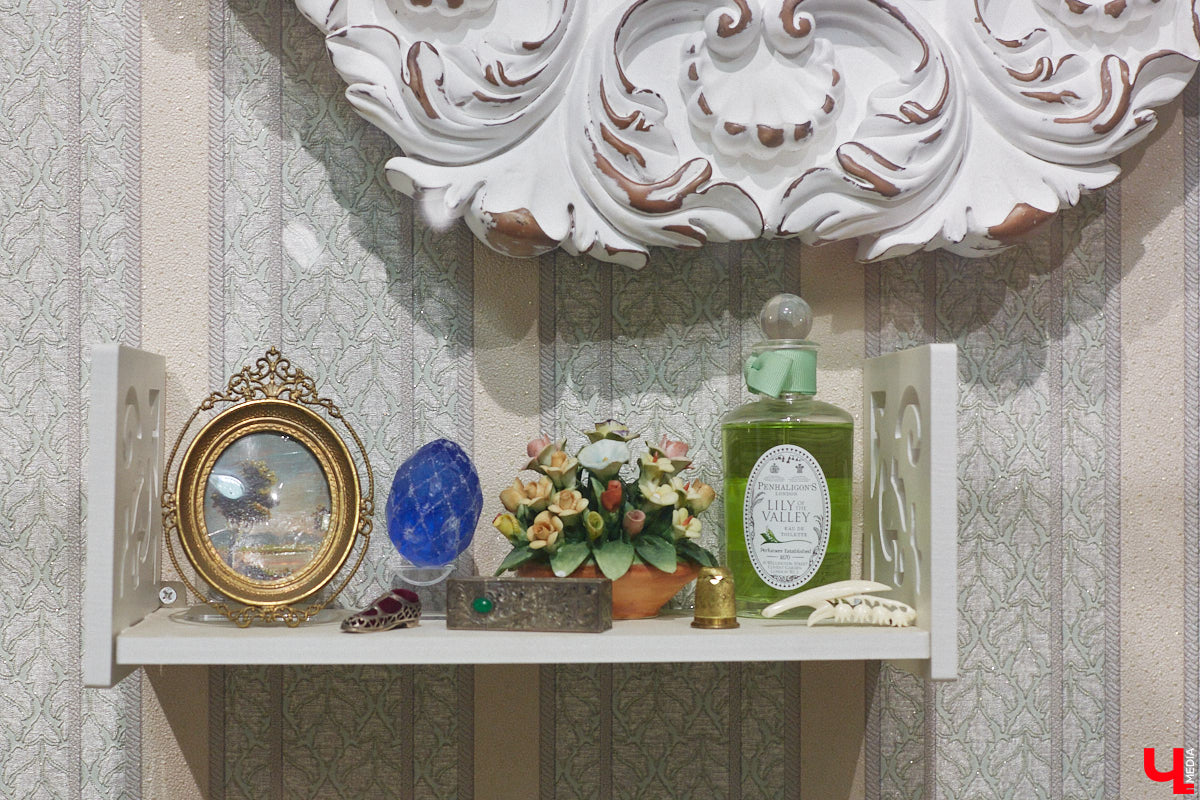 В особняке 19-го века на улице Ильича нашли пасхальное яйцо, выпущенное еще до революции. Сувенир был обнаружен абсолютно случайно, когда во время ремонта вскрывали полы цокольного этажа. Теперь экспонат занял центральное место в Музее непридуманных историй, расположенном в этом же здании.