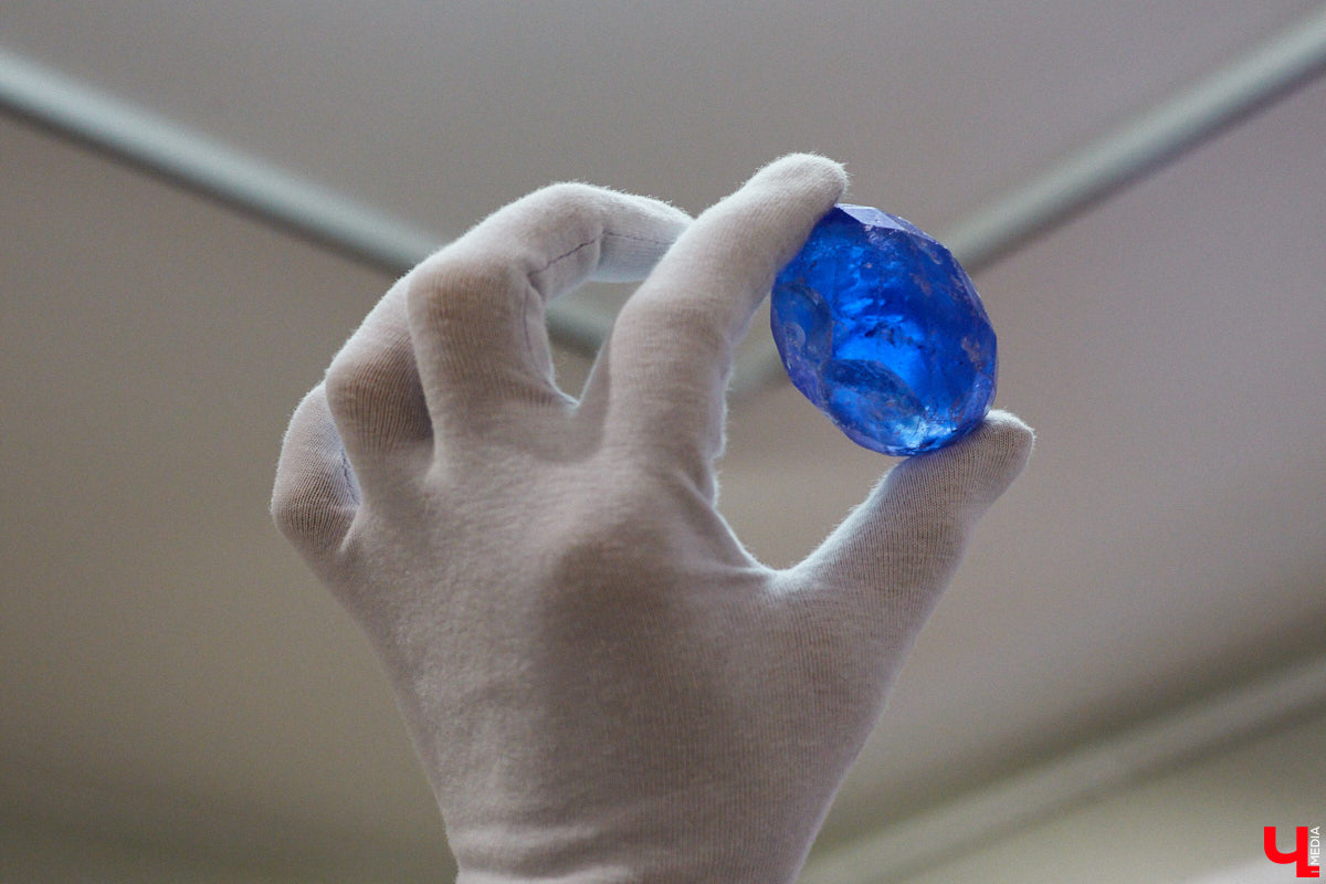 В особняке 19-го века на улице Ильича нашли пасхальное яйцо, выпущенное еще до революции. Сувенир был обнаружен абсолютно случайно, когда во время ремонта вскрывали полы цокольного этажа. Теперь экспонат занял центральное место в Музее непридуманных историй, расположенном в этом же здании.