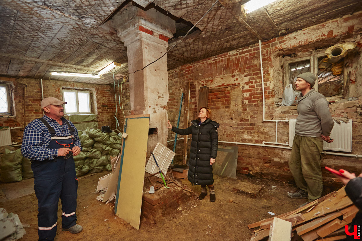 В особняке 19-го века на улице Ильича нашли пасхальное яйцо, выпущенное еще до революции. Сувенир был обнаружен абсолютно случайно, когда во время ремонта вскрывали полы цокольного этажа. Теперь экспонат занял центральное место в Музее непридуманных историй, расположенном в этом же здании.