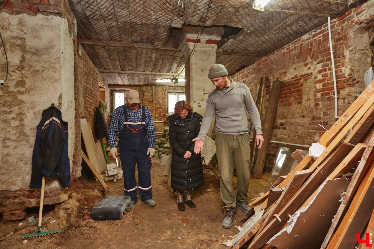 В особняке 19-го века на улице Ильича нашли пасхальное яйцо, выпущенное еще до революции. Сувенир был обнаружен абсолютно случайно, когда во время ремонта вскрывали полы цокольного этажа. Теперь экспонат занял центральное место в Музее непридуманных историй, расположенном в этом же здании.