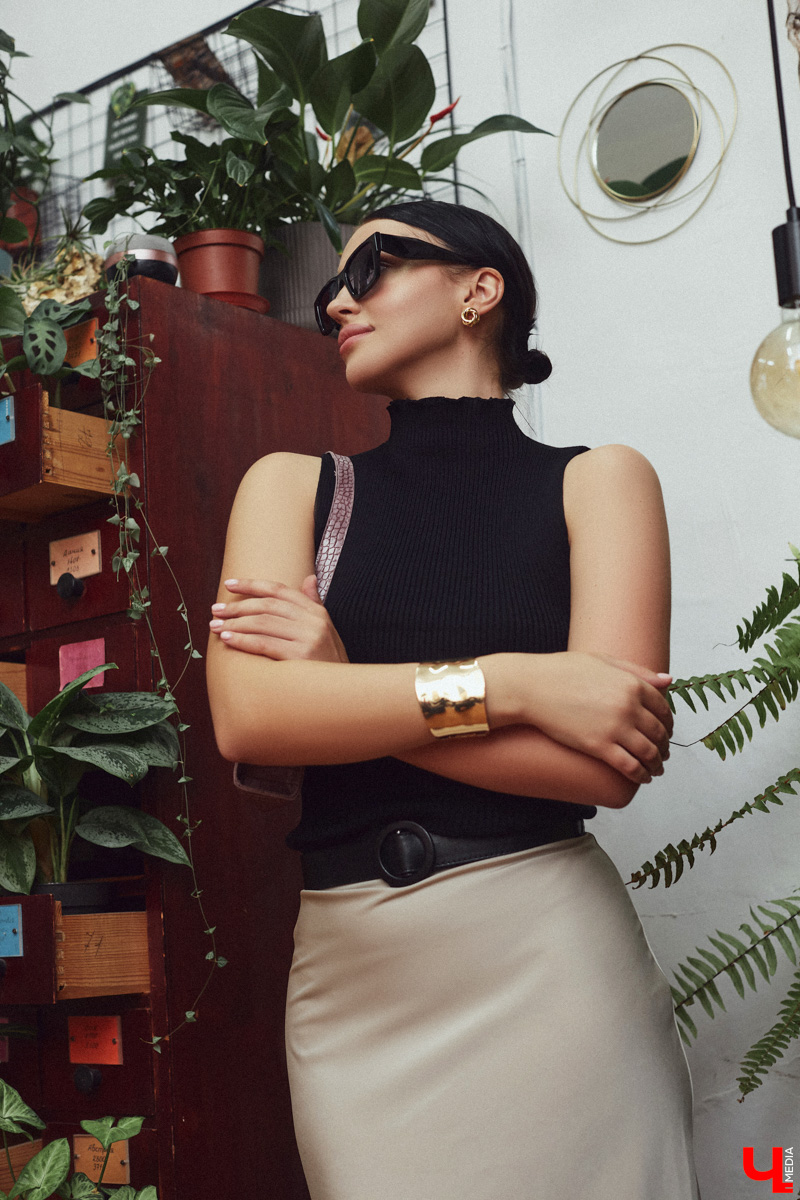 В конце прошлого года начинающий блогер Валерия Логинова вернулась во Владимир из Сочи. Там она начала обучение в школе моделей, а еще устроилась на престижную работу в офисе, которая, к слову, очень повлияла на ее стиль. Свои любимые образы девушка продемонстрировала читателям «Ключ-Медиа».