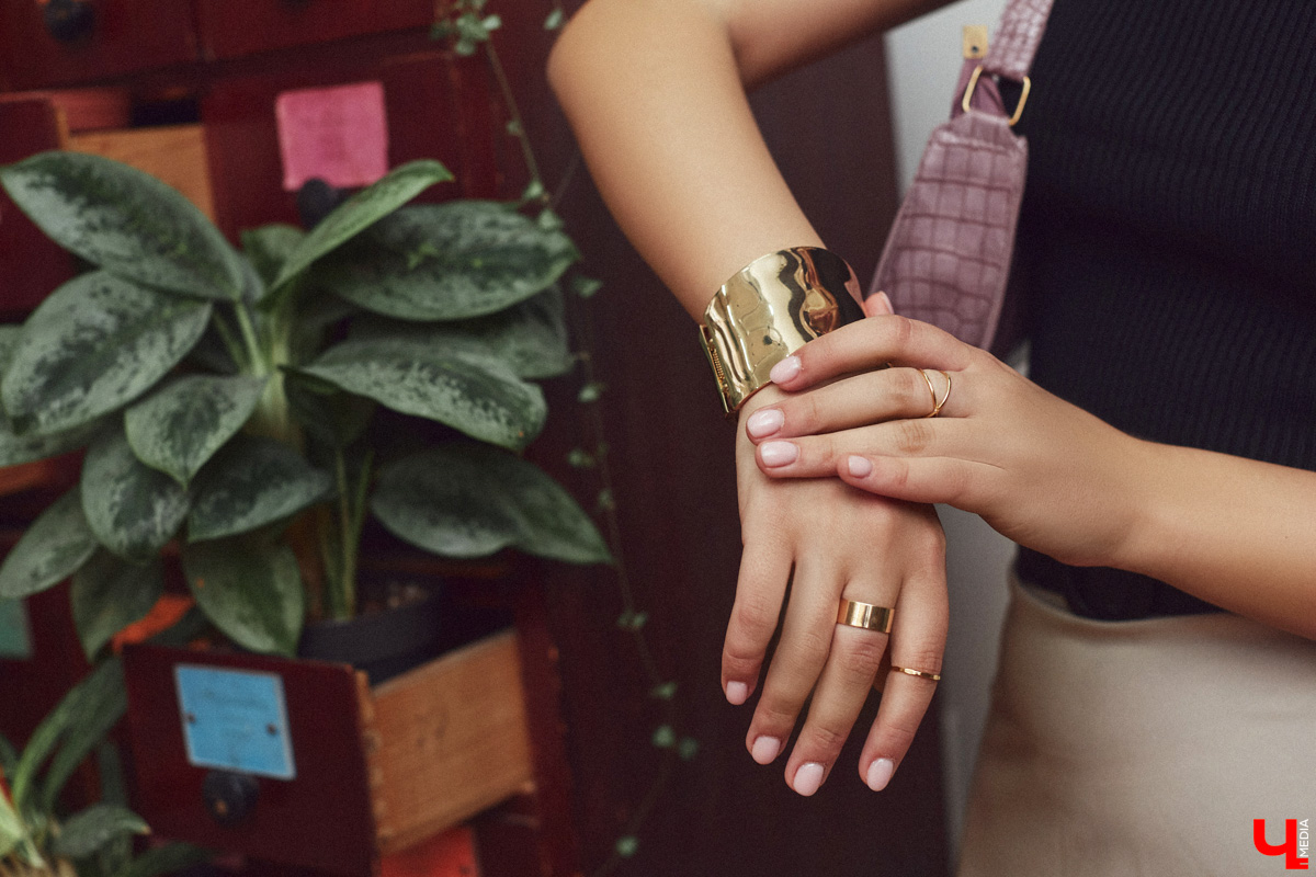 В конце прошлого года начинающий блогер Валерия Логинова вернулась во Владимир из Сочи. Там она начала обучение в школе моделей, а еще устроилась на престижную работу в офисе, которая, к слову, очень повлияла на ее стиль. Свои любимые образы девушка продемонстрировала читателям «Ключ-Медиа».