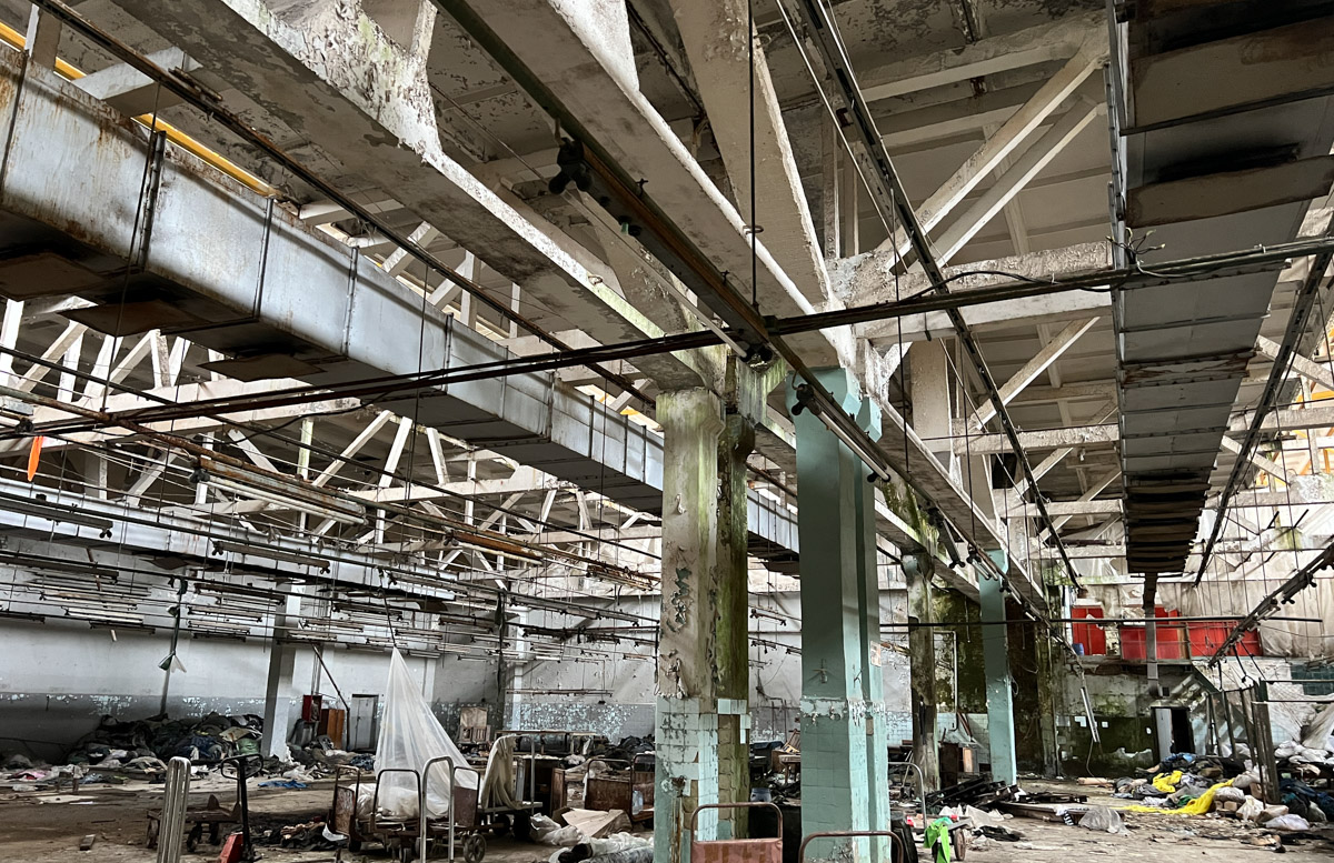 Много лет киржачский шелковый комбинат находился в забвении и превратился в очередную заброшку. Но в отличие от других опустевших предприятий региона ему выпал счастливый билет. Меценат Евгений Федоров задумал превратить комплекс в индустриальный парк. Деталями проекта он поделился с «Ключ-Медиа».