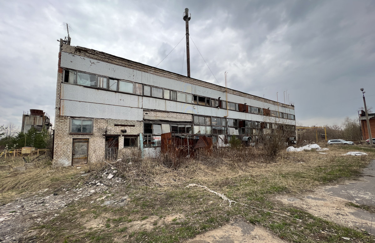 Много лет киржачский шелковый комбинат находился в забвении и превратился в очередную заброшку. Но в отличие от других опустевших предприятий региона ему выпал счастливый билет. Меценат Евгений Федоров задумал превратить комплекс в индустриальный парк. Деталями проекта он поделился с «Ключ-Медиа».