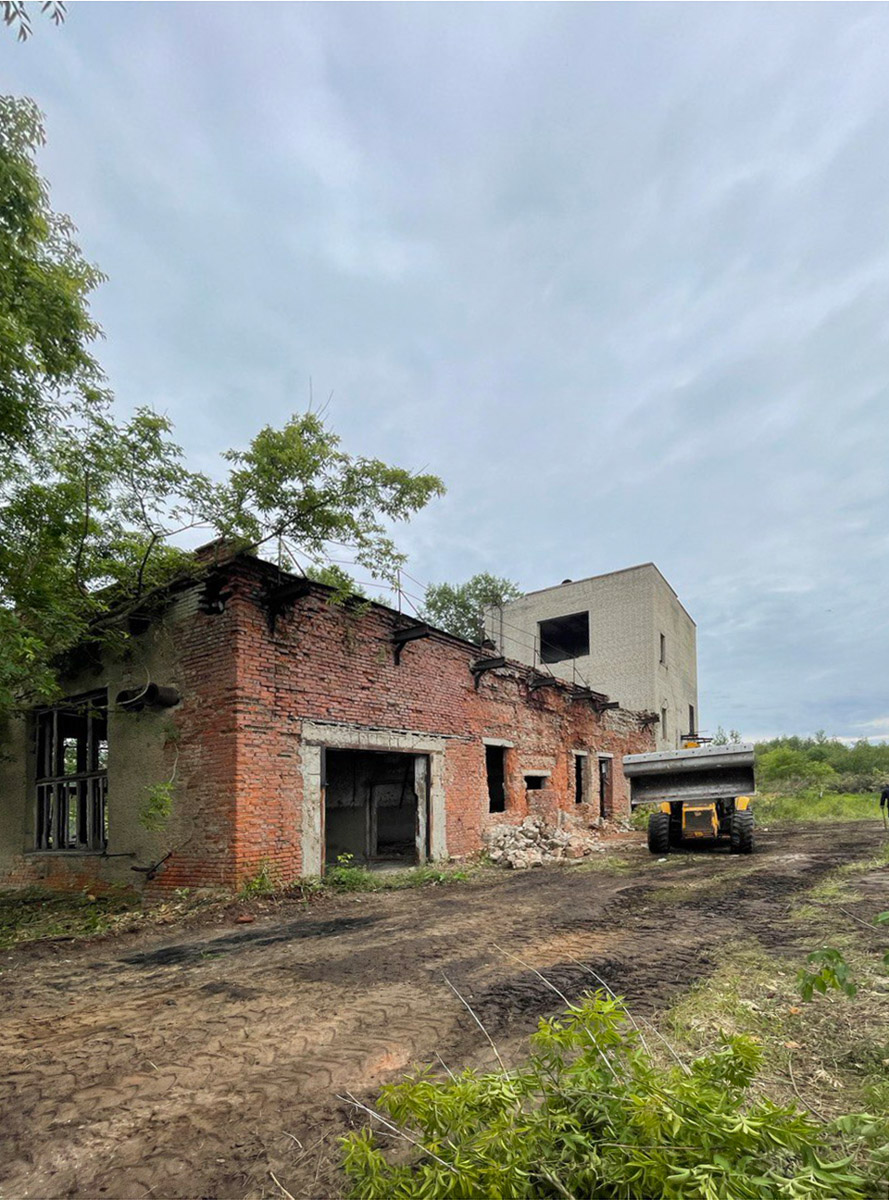 Много лет киржачский шелковый комбинат находился в забвении и превратился в очередную заброшку. Но в отличие от других опустевших предприятий региона ему выпал счастливый билет. Меценат Евгений Федоров задумал превратить комплекс в индустриальный парк. Деталями проекта он поделился с «Ключ-Медиа».