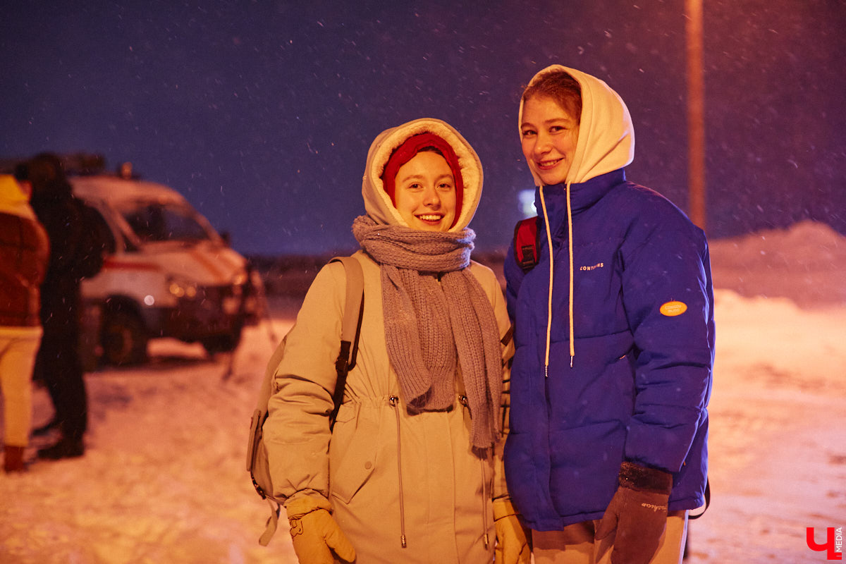 Во Владимирской области в крещенскую ночь к иордани пришли 4700 человек, а окунулись более 3000 из них. И это меньше, чем годом ранее. Всему виной плохая погода. Вчера вечером в регионе разыгралась сильная метель, но даже она не отбила желание у верующих нырнуть в ледяную воду. Смотрите на этих смельчаков в нашем фоторепортаже.