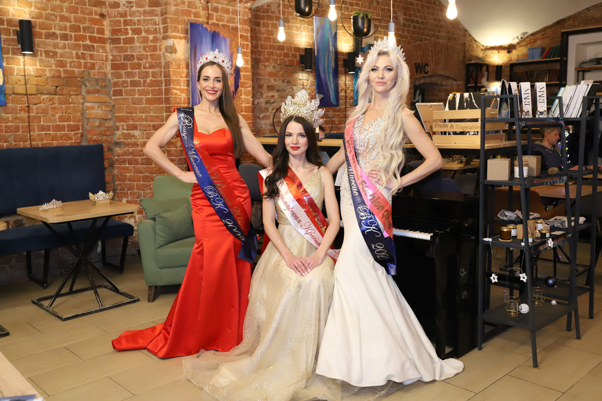 Анна Виноградова взяла Гран-при и главную корону всероссийского конкурса Grand Fashion Queen Russia. Также наш регион на нем представляли Ольга Гончарова и Полина Тихомирова, и они тоже не вернулись домой без трофеев.