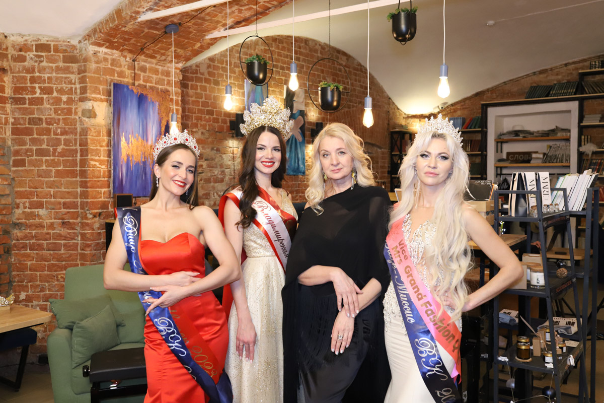 Анна Виноградова взяла Гран-при и главную корону всероссийского конкурса Grand Fashion Queen Russia. Также наш регион на нем представляли Ольга Гончарова и Полина Тихомирова, и они тоже не вернулись домой без трофеев.