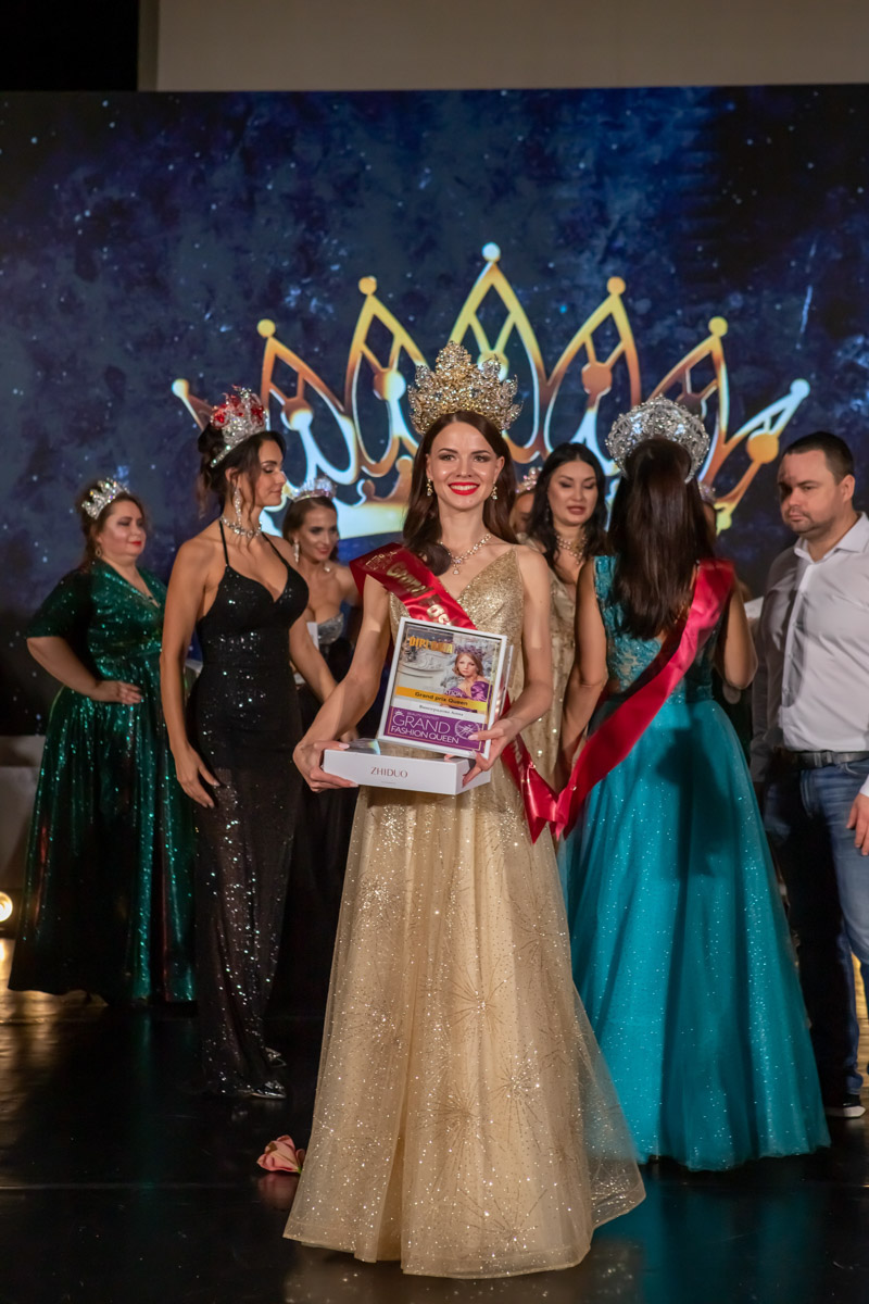 Анна Виноградова взяла Гран-при и главную корону всероссийского конкурса Grand Fashion Queen Russia. Также наш регион на нем представляли Ольга Гончарова и Полина Тихомирова, и они тоже не вернулись домой без трофеев.