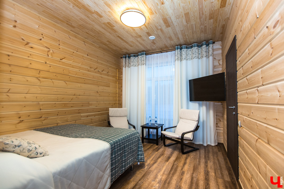 Владимирская область стала одним из главных претендентов на попадание в топ-10 самых посещаемых регионов России и теперь усиленно готовится к приему гостей. Для этого сразу в трех популярных городах области собираются возводить новые места для размещения туристов.