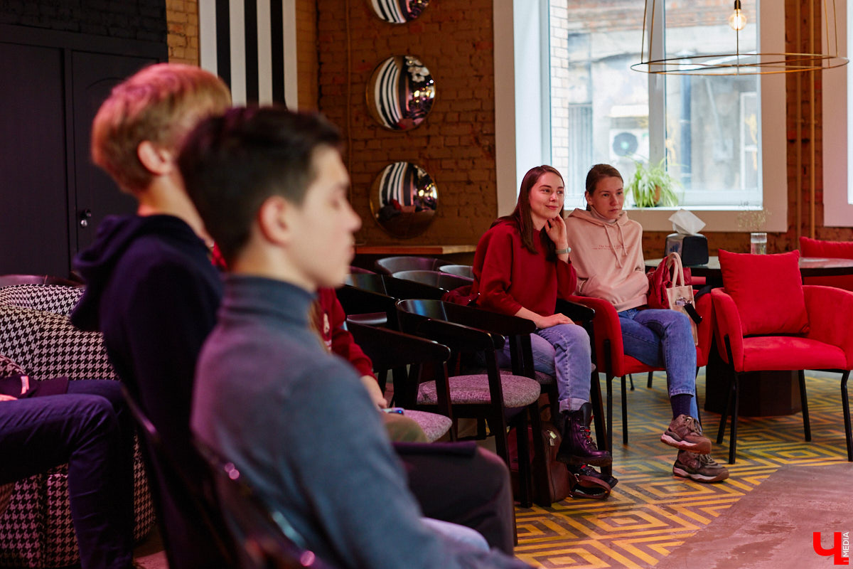 Комфортная городская среда — мечта любого неравнодушного жителя. Владимирцам ее осуществить предлагают московские урбанисты. При поддержке местного сообщества они организуют фестиваль с целью переосмысления территорий. Что под этим подразумевается, выяснил «Ключ-Медиа».