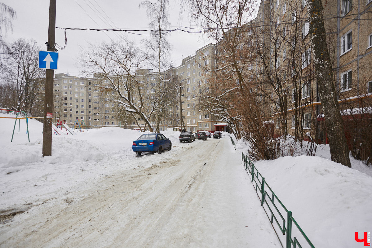 Паблик «История 33 региона в фотографиях», запустивший в прошлом году архитектурную битву городов, на этот раз составил рейтинг самых больших по количеству квартир домов в области. Топ-10 «человейников» возглавила высотка на улице Добросельской. Однако мы вам сегодня покажем не только лидера, но и остальных призеров из Владимира.