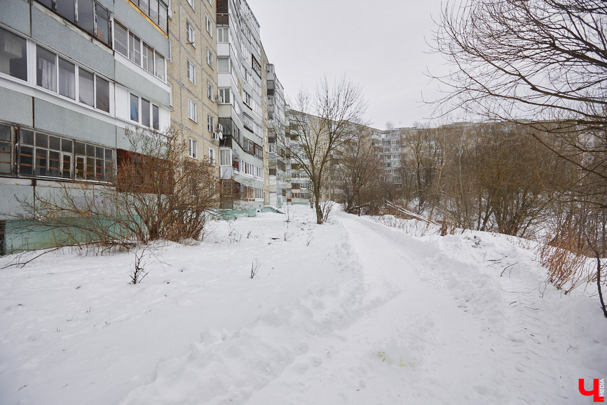 Паблик «История 33 региона в фотографиях», запустивший в прошлом году архитектурную битву городов, на этот раз составил рейтинг самых больших по количеству квартир домов в области. Топ-10 «человейников» возглавила высотка на улице Добросельской. Однако мы вам сегодня покажем не только лидера, но и остальных призеров из Владимира.