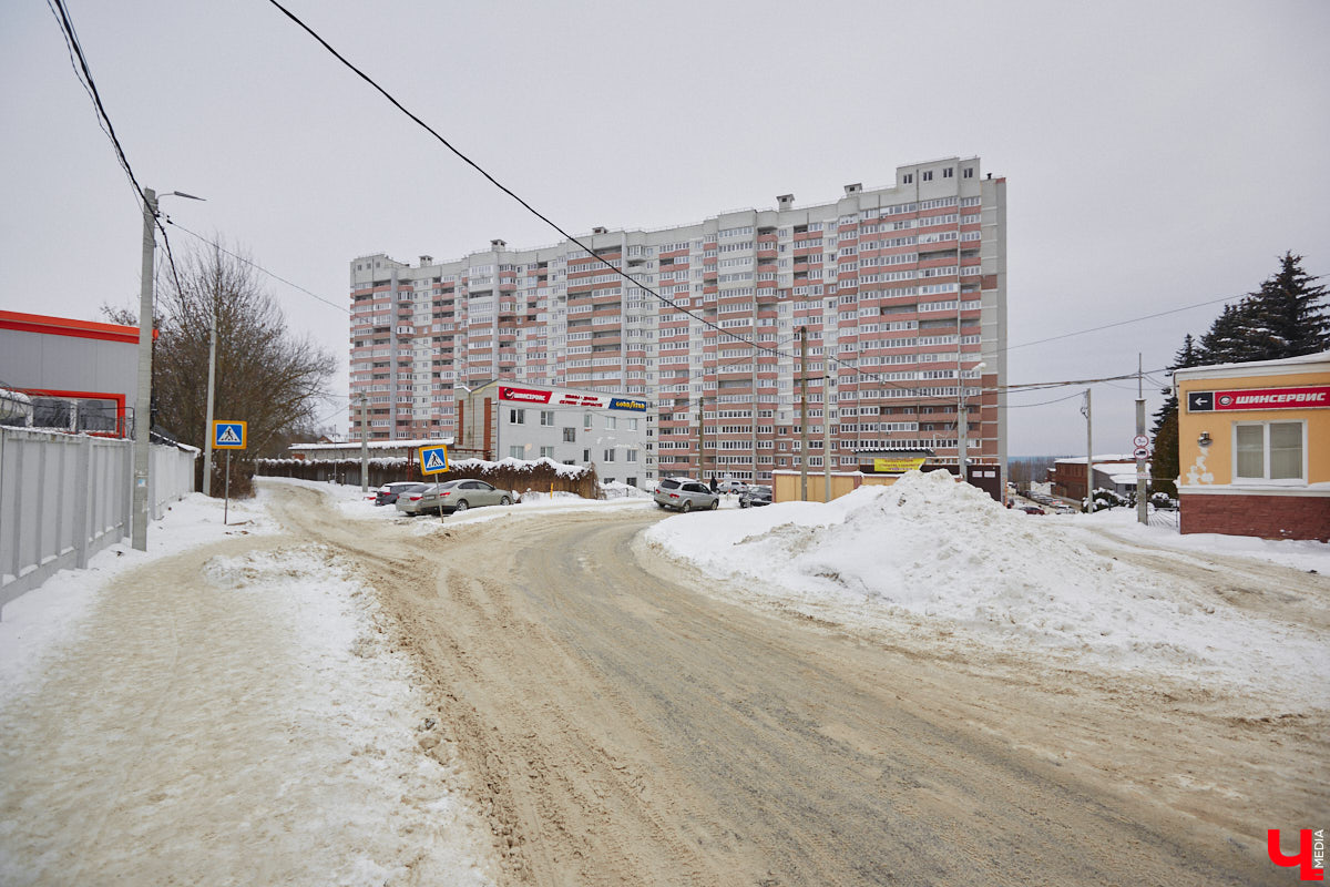 Паблик «История 33 региона в фотографиях», запустивший в прошлом году архитектурную битву городов, на этот раз составил рейтинг самых больших по количеству квартир домов в области. Топ-10 «человейников» возглавила высотка на улице Добросельской. Однако мы вам сегодня покажем не только лидера, но и остальных призеров из Владимира.