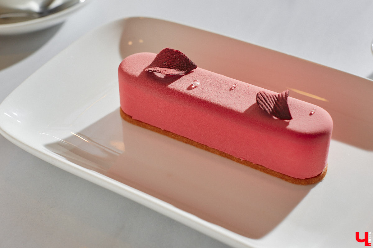 Заглядывая в кондитерскую за изысканным десертом, не ожидаешь увидеть в заведении полноценную кухню и много посадочных мест. Такие решения — разрыв шаблона. И самые амбициозные проекты не боятся удивлять. «Ключ-Медиа» узнал, где во Владимире совместили сладкое с соленым, и сделали это очень качественно.