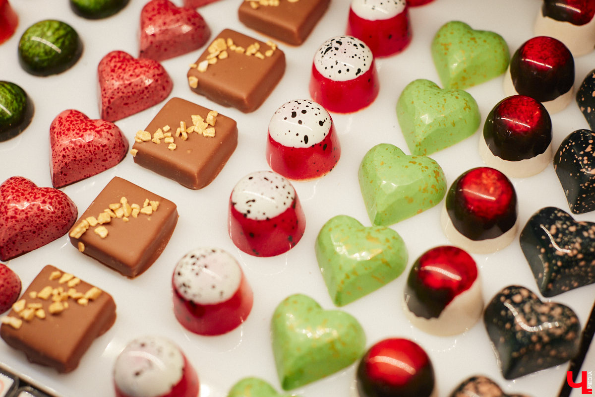 Заглядывая в кондитерскую за изысканным десертом, не ожидаешь увидеть в заведении полноценную кухню и много посадочных мест. Такие решения — разрыв шаблона. И самые амбициозные проекты не боятся удивлять. «Ключ-Медиа» узнал, где во Владимире совместили сладкое с соленым, и сделали это очень качественно.