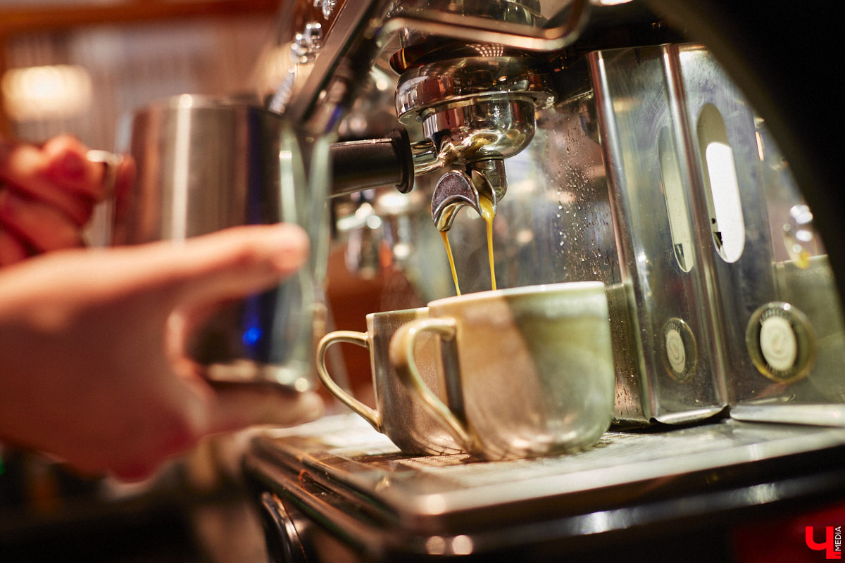 Заглядывая в кондитерскую за изысканным десертом, не ожидаешь увидеть в заведении полноценную кухню и много посадочных мест. Такие решения — разрыв шаблона. И самые амбициозные проекты не боятся удивлять. «Ключ-Медиа» узнал, где во Владимире совместили сладкое с соленым, и сделали это очень качественно.