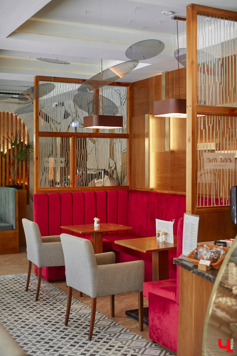 Заглядывая в кондитерскую за изысканным десертом, не ожидаешь увидеть в заведении полноценную кухню и много посадочных мест. Такие решения — разрыв шаблона. И самые амбициозные проекты не боятся удивлять. «Ключ-Медиа» узнал, где во Владимире совместили сладкое с соленым, и сделали это очень качественно.