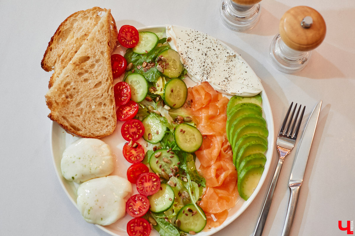 Заглядывая в кондитерскую за изысканным десертом, не ожидаешь увидеть в заведении полноценную кухню и много посадочных мест. Такие решения — разрыв шаблона. И самые амбициозные проекты не боятся удивлять. «Ключ-Медиа» узнал, где во Владимире совместили сладкое с соленым, и сделали это очень качественно.