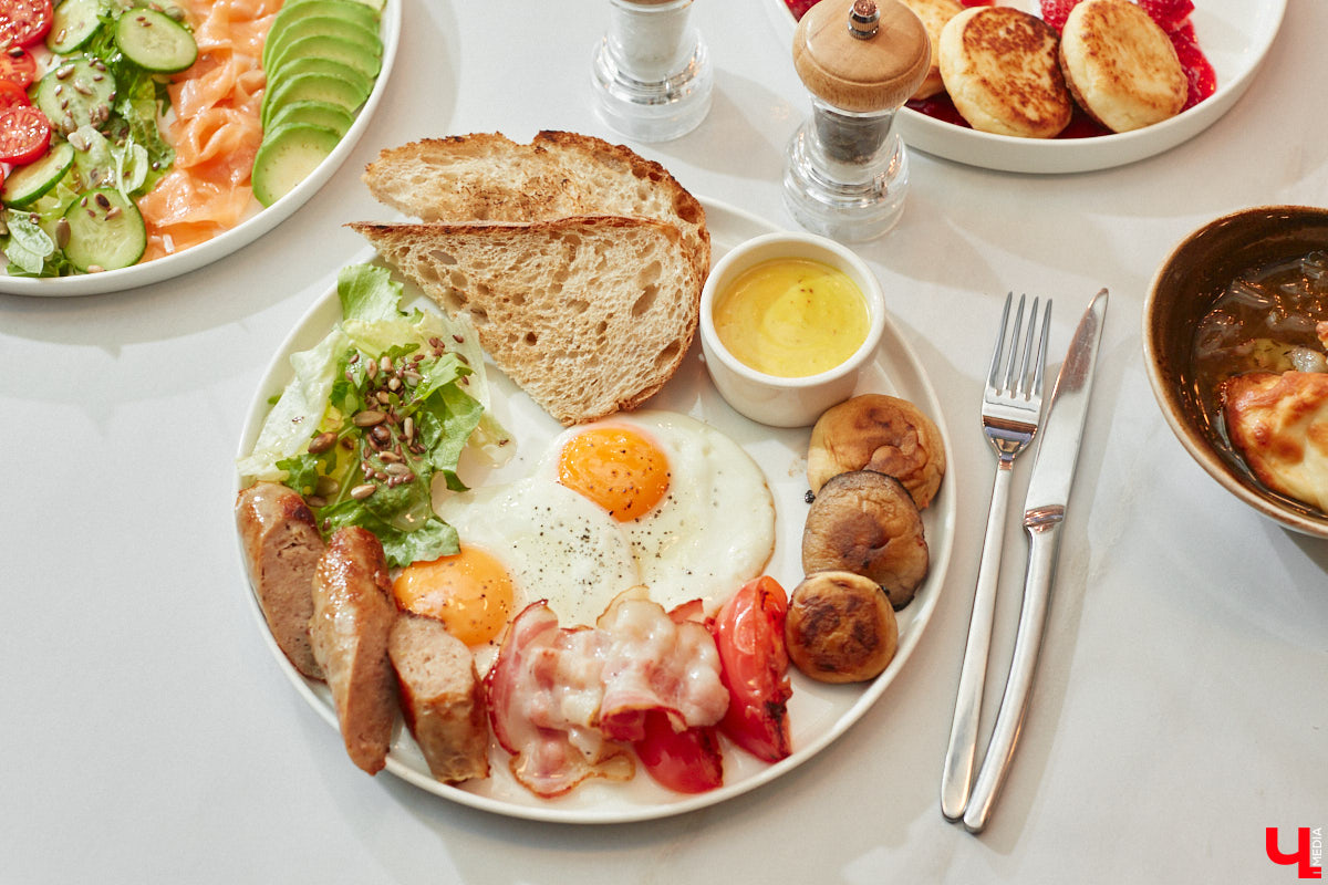 Заглядывая в кондитерскую за изысканным десертом, не ожидаешь увидеть в заведении полноценную кухню и много посадочных мест. Такие решения — разрыв шаблона. И самые амбициозные проекты не боятся удивлять. «Ключ-Медиа» узнал, где во Владимире совместили сладкое с соленым, и сделали это очень качественно.