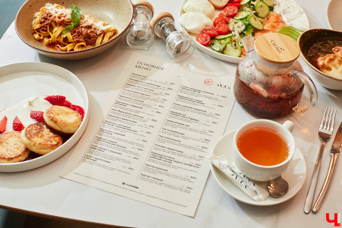 Заглядывая в кондитерскую за изысканным десертом, не ожидаешь увидеть в заведении полноценную кухню и много посадочных мест. Такие решения — разрыв шаблона. И самые амбициозные проекты не боятся удивлять. «Ключ-Медиа» узнал, где во Владимире совместили сладкое с соленым, и сделали это очень качественно.