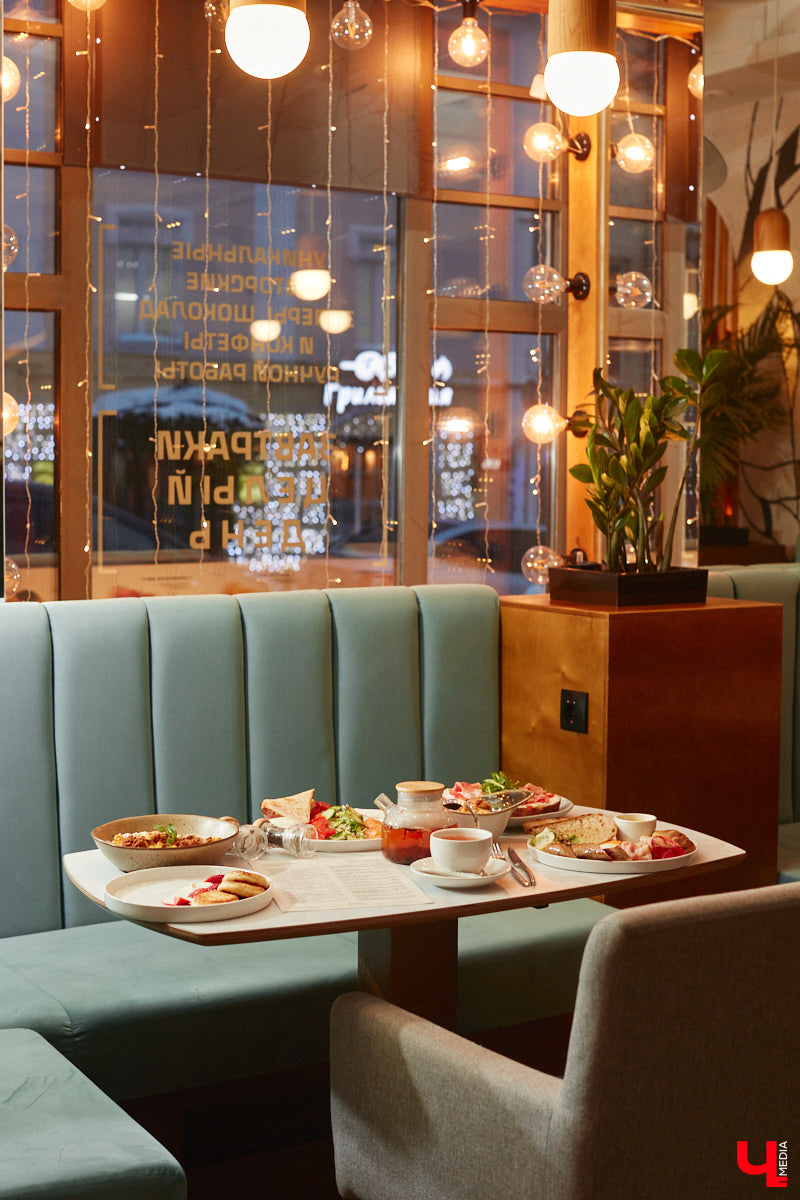 Заглядывая в кондитерскую за изысканным десертом, не ожидаешь увидеть в заведении полноценную кухню и много посадочных мест. Такие решения — разрыв шаблона. И самые амбициозные проекты не боятся удивлять. «Ключ-Медиа» узнал, где во Владимире совместили сладкое с соленым, и сделали это очень качественно.