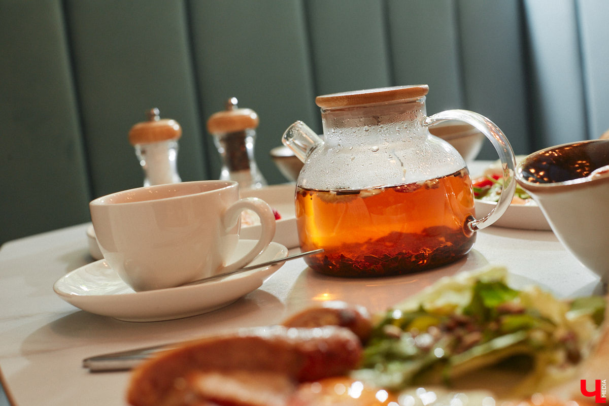 Заглядывая в кондитерскую за изысканным десертом, не ожидаешь увидеть в заведении полноценную кухню и много посадочных мест. Такие решения — разрыв шаблона. И самые амбициозные проекты не боятся удивлять. «Ключ-Медиа» узнал, где во Владимире совместили сладкое с соленым, и сделали это очень качественно.