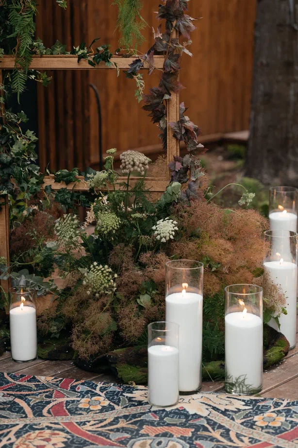 Режиссер из Коврова Даша Мартин воплотила в жизнь новую амбициозную задачу — свадьбу в духе неославянизма, где количество актеров, членов съемочной команды и организаторов почти в 12 раз превысило число гостей! Смотрим атмосферные фото и читаем историю о том, как все прошло.