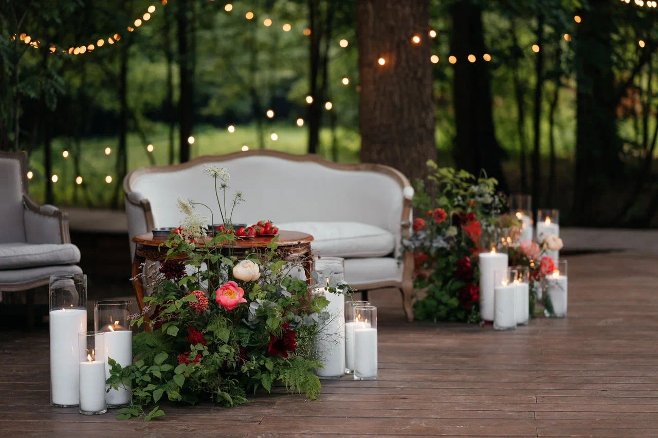 Режиссер из Коврова Даша Мартин воплотила в жизнь новую амбициозную задачу — свадьбу в духе неославянизма, где количество актеров, членов съемочной команды и организаторов почти в 12 раз превысило число гостей! Смотрим атмосферные фото и читаем историю о том, как все прошло.