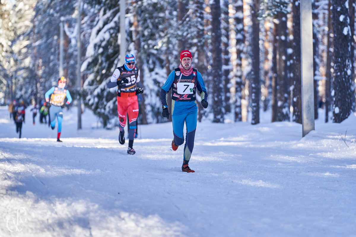Прошедшие зимние выходные во Владимирской области были по-настоящему яркими. В регионе прошли сразу три атмосферные гонки. В Ковровском районе соревновались на собачьих упряжках и мотоциклах, а в Гусь-Хрустальном — на велосипедах и лыжах.