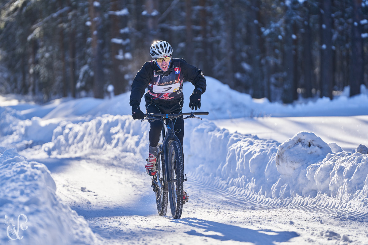 Прошедшие зимние выходные во Владимирской области были по-настоящему яркими. В регионе прошли сразу три атмосферные гонки. В Ковровском районе соревновались на собачьих упряжках и мотоциклах, а в Гусь-Хрустальном — на велосипедах и лыжах.