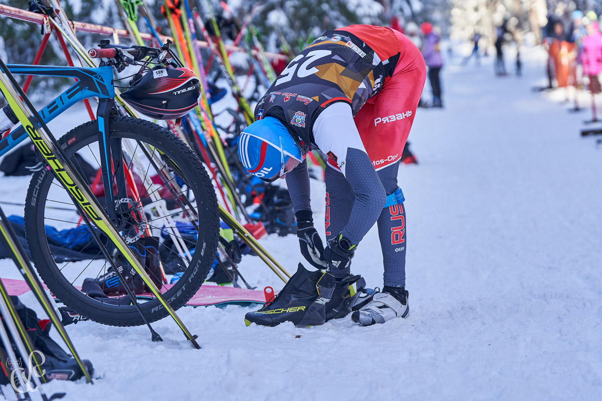 Прошедшие зимние выходные во Владимирской области были по-настоящему яркими. В регионе прошли сразу три атмосферные гонки. В Ковровском районе соревновались на собачьих упряжках и мотоциклах, а в Гусь-Хрустальном — на велосипедах и лыжах.