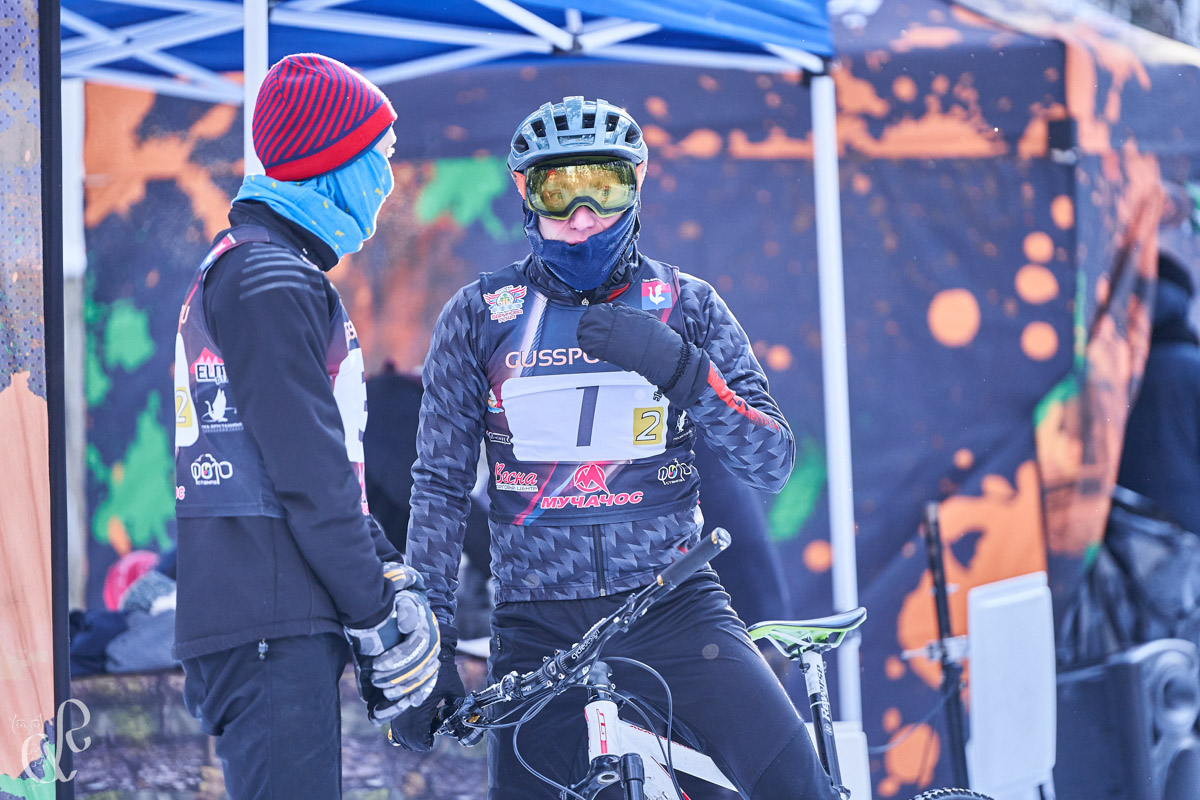 Прошедшие зимние выходные во Владимирской области были по-настоящему яркими. В регионе прошли сразу три атмосферные гонки. В Ковровском районе соревновались на собачьих упряжках и мотоциклах, а в Гусь-Хрустальном — на велосипедах и лыжах.